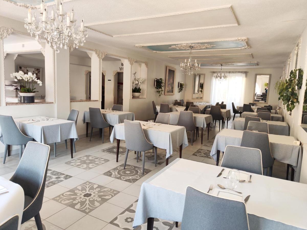 Hotel-Restaurant Le Commerce Nogaro Εξωτερικό φωτογραφία